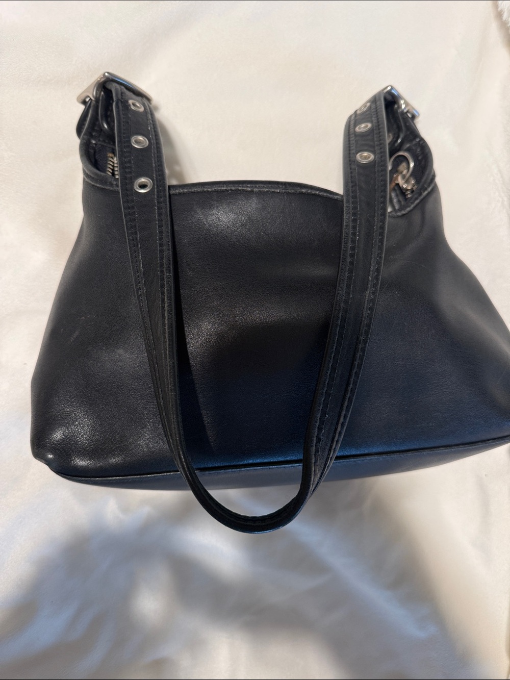 Coach Black Leather Shoulder Bag with Double Straps

Vintage hobo 9059